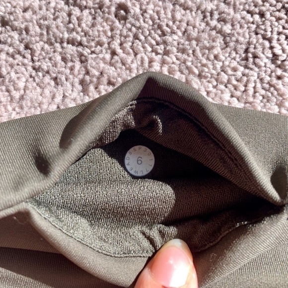 NWOT Lululemon Squad Goals Crop Olive - Picture 7 of 7